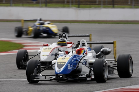 110911_f3es_silverstone_r3_munoz